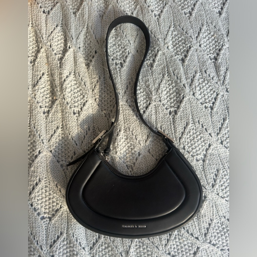 Charles & Keith Petra Curved Shoulder Bag - Noir